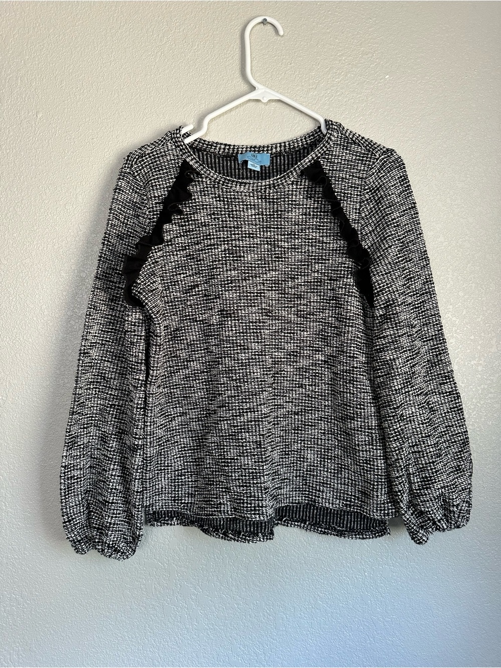 Cece Boho Black White Ruffle Lightweight Sweater Top